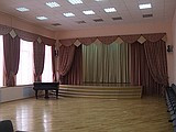 Индивидуальное текстильное решение оформление актового зала в школе интернат №19 г. Москва. 1