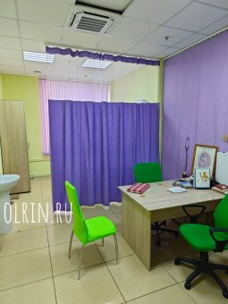 Антистатические цветные шторы-перегородки в медицинском центре Москвы.