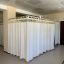 В кабинетах установлены зонирующие шторы