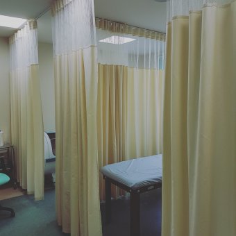Тканевые перегородки-шторы для физиотерапевтического отделения